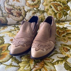 6.5 Vintage Guess Ankle Boots